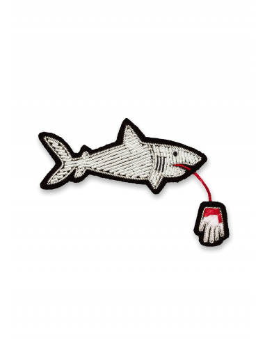 Broche brodée Requin - SAINT JAMES x Macon & Lesquoy (Argent) Véritable concentré